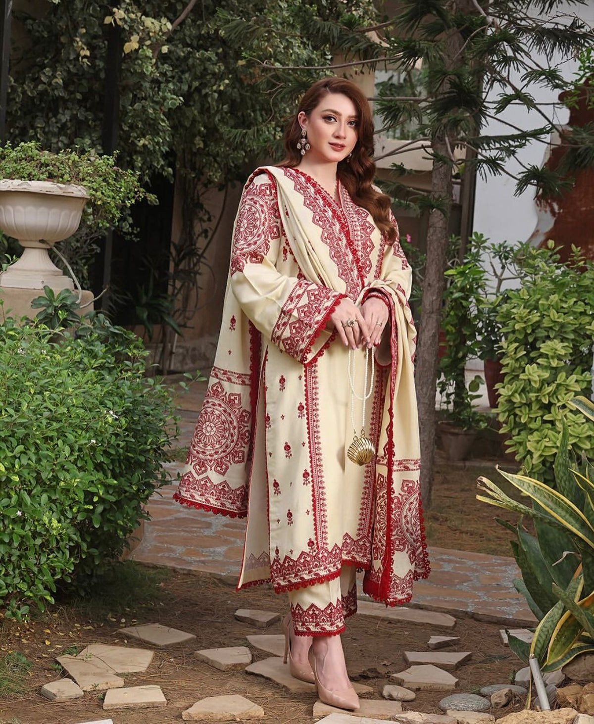 Embroidered 3pc Dhanak Dress With Embroidered Shawl.
