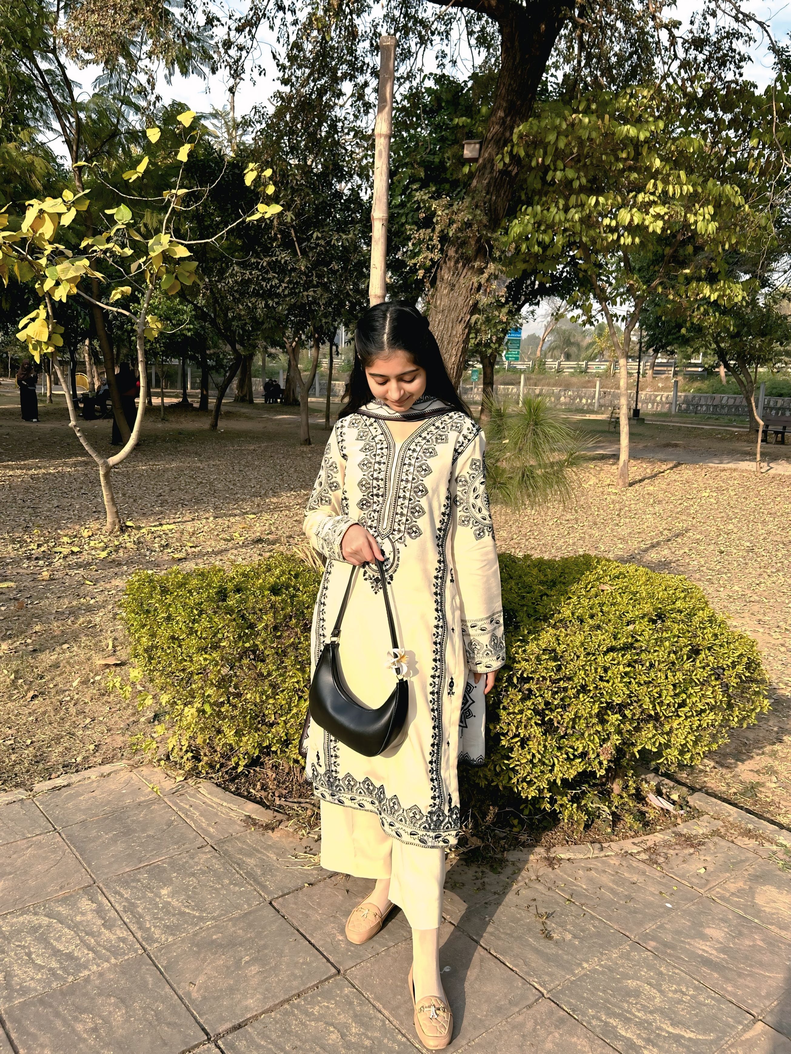 Embroidered 3pc Dhanak Dress With Premium digital printed Shawl. Black