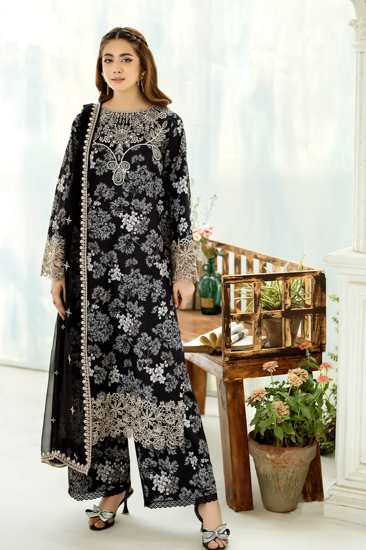 LAWN Digital Print 3pcs, LAWN READY TO WEAR DUPATTA With Patches