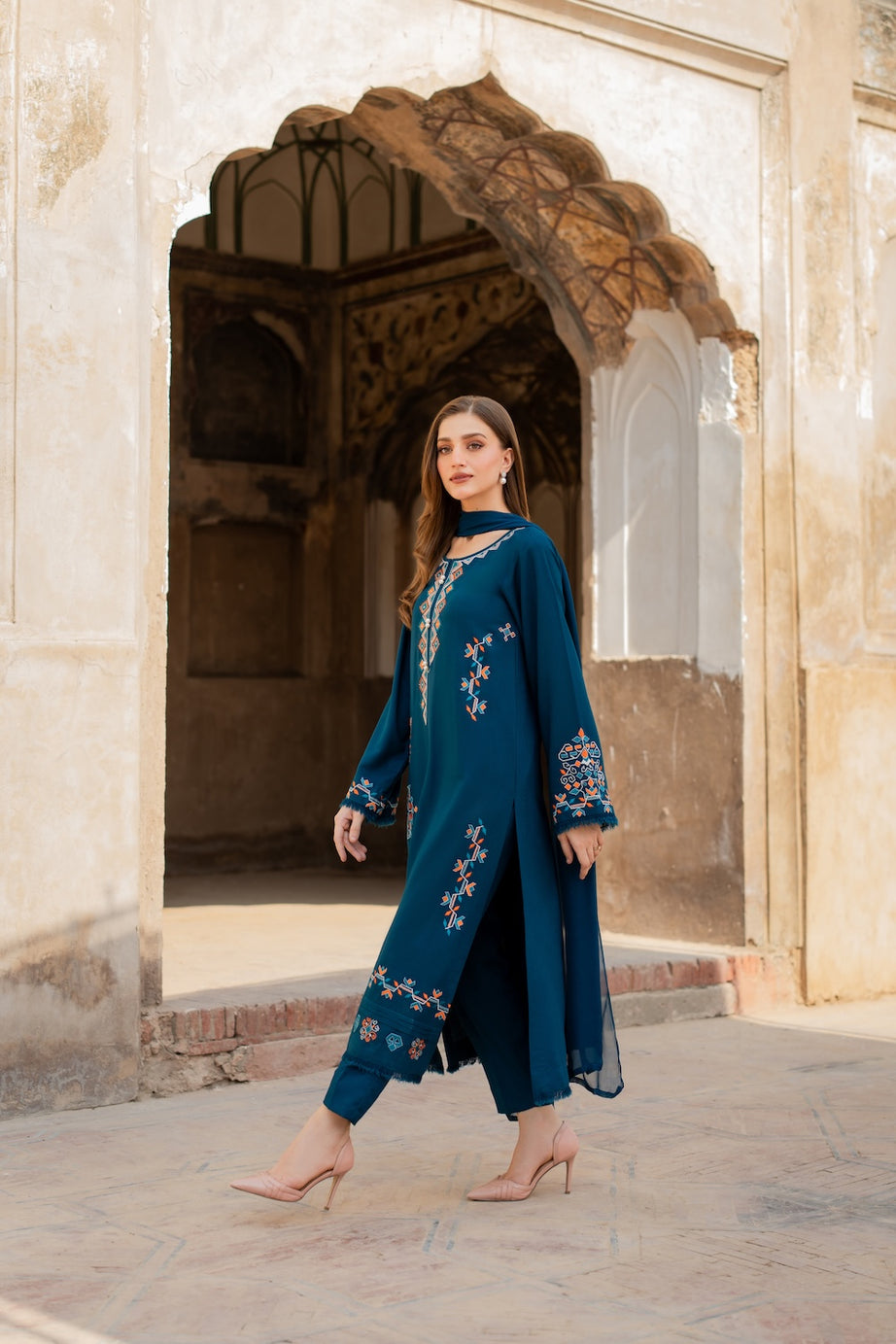 Lamya Dhanak 3Pc Embroidery Unstiched suit