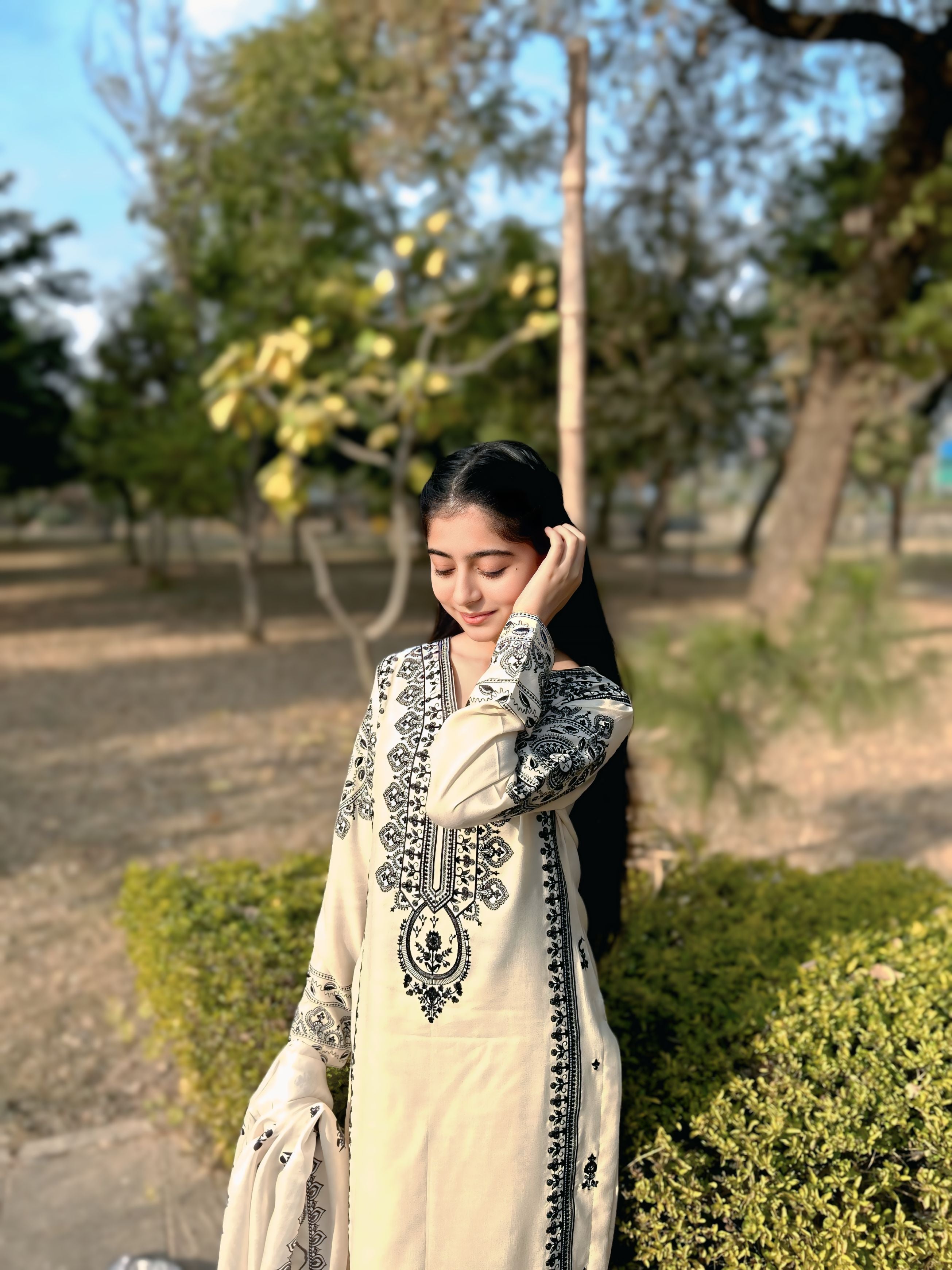 Embroidered 3pc Dhanak Dress With Premium digital printed Shawl. Black