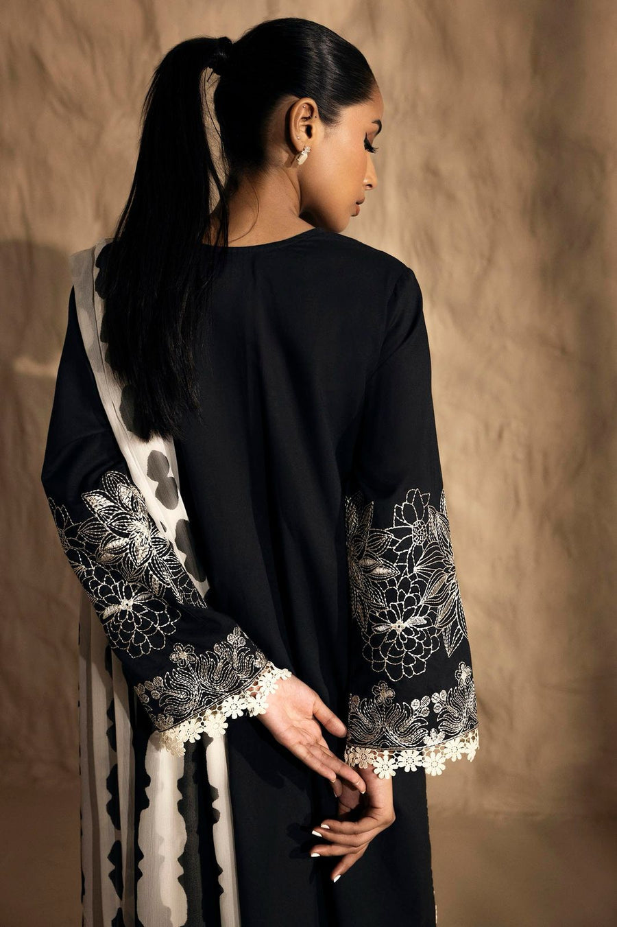 Sana Safinaz Dhanak Embroidered 3 Piece Dress Black